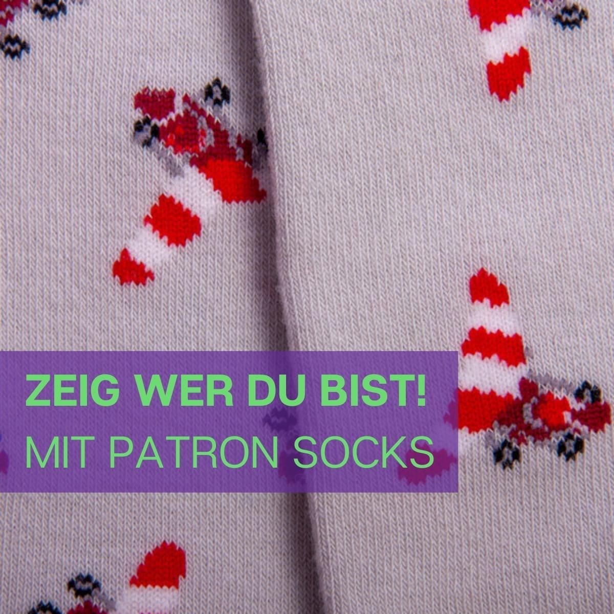 Nahaufnahme des witzigen Designs der grauen Flugzeug Socken von PATRON SOCKS