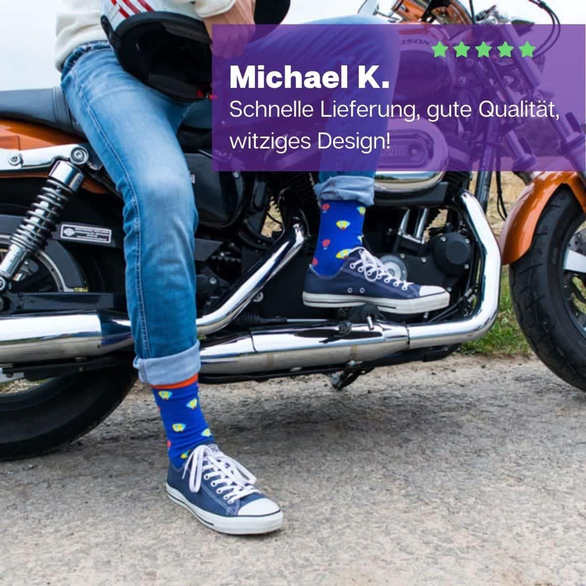Heißluftballon Socken von PATRON SOCKS mit blauen Schuhen