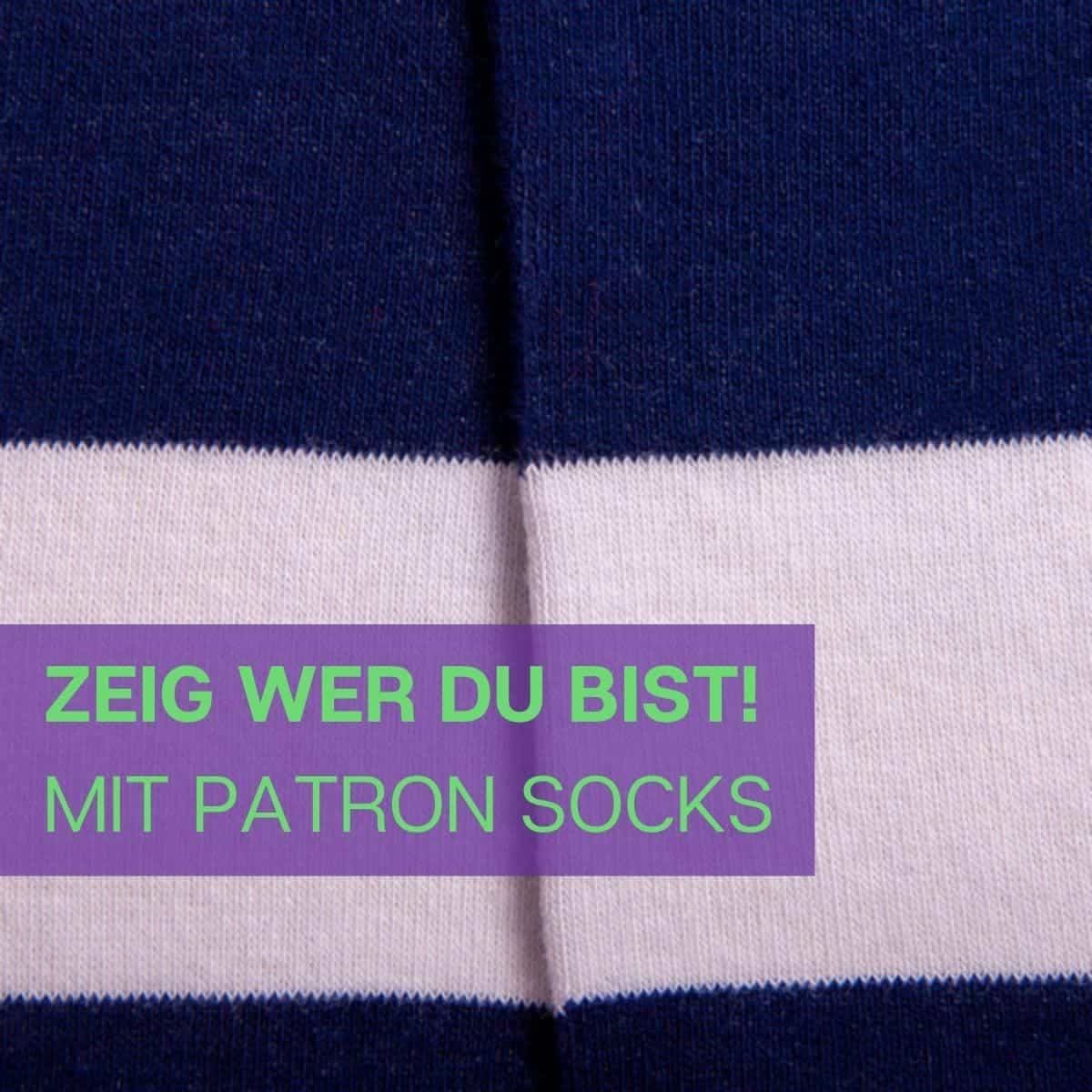 Nahaufnahme des maritimen Designs der breiten Streifen Socken von PATRON SOCKS