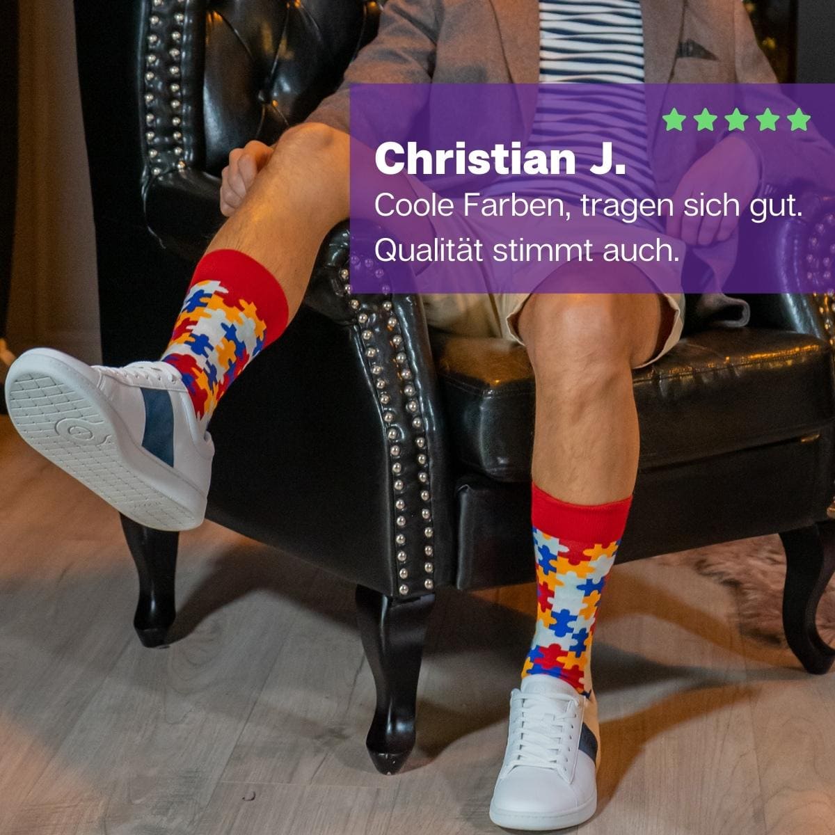 Puzzle Socken von PATRON SOCKS mit weißen Sneaker Schuhen