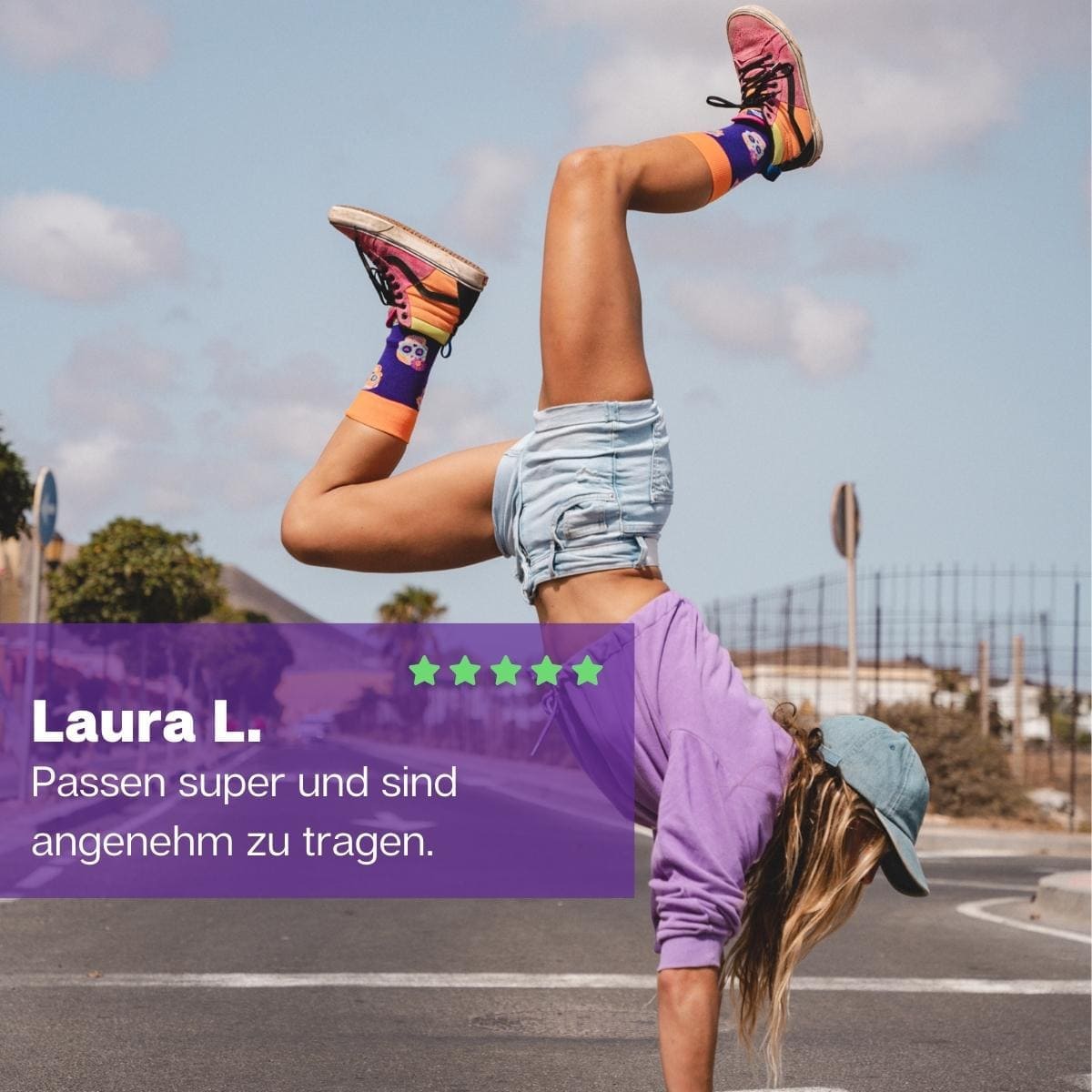 Totenkopf Socken von PATRON SOCKS Füßen
