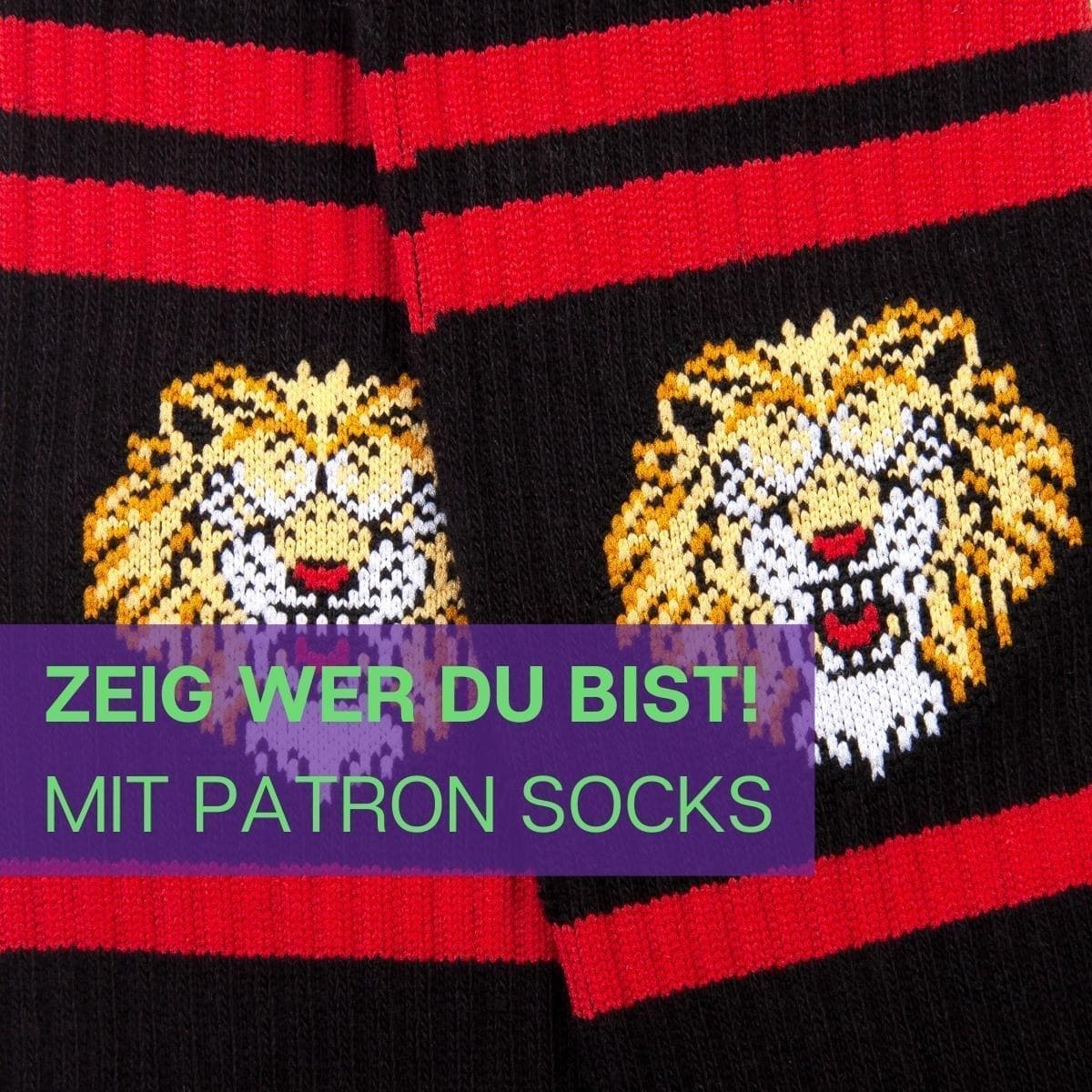 Nahaufnahme des bequemen Designs der schwarzen Tennissocken mit Löwenkopf von
PATRON SOCKS