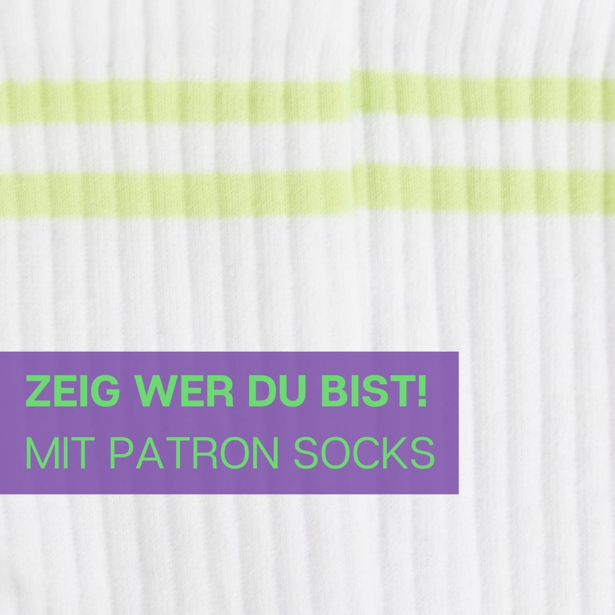Nahaufnahme der Tennissocke in weiß mit hellgrünen Streifen von PATRON SOCKS