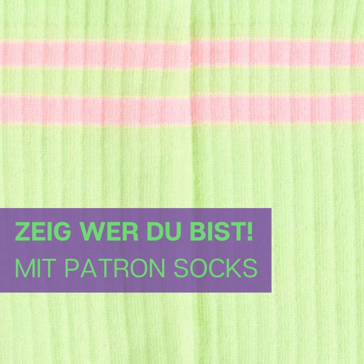 Nahaufnahme der Tennissocke in grün mit rosa Streifen von PATRON SOCKS