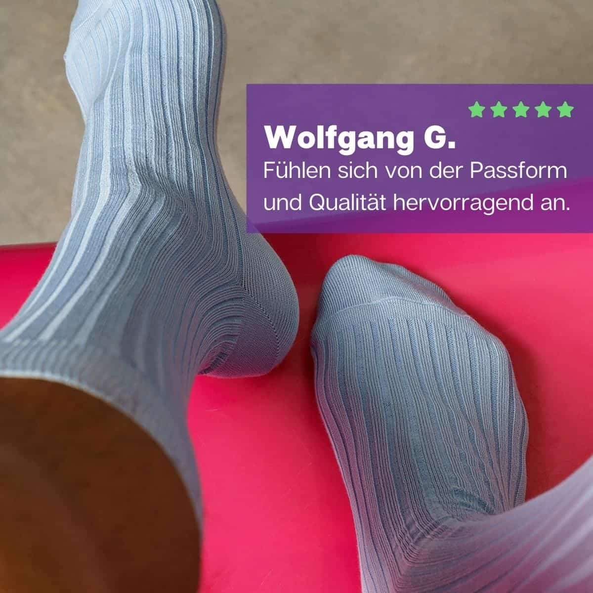 Stilvolle hellblaue gerippte Luxus-Socken von PATRON SOCKS.