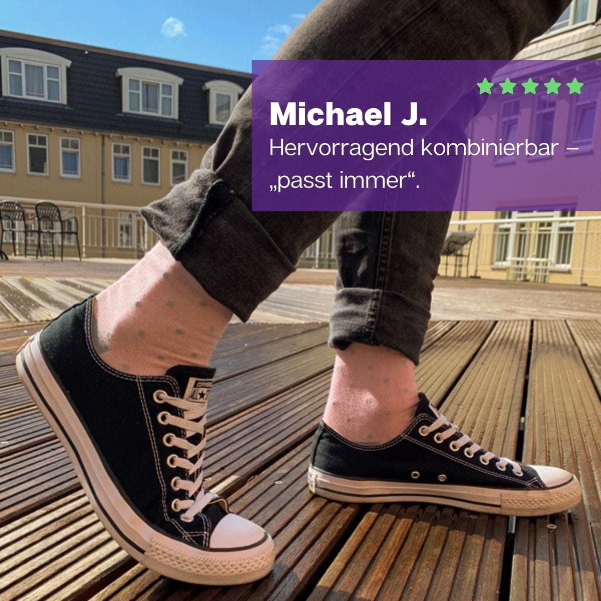 Punkte Socken von PATRON SOCKS mit schwarzen Schuhen
