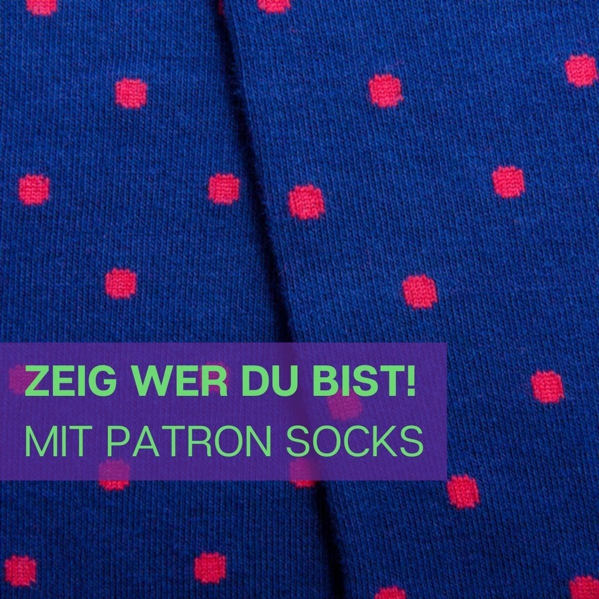 Nahaufnahme des spektakulären Designs der blau-roten Socken von PATRON SOCKS
