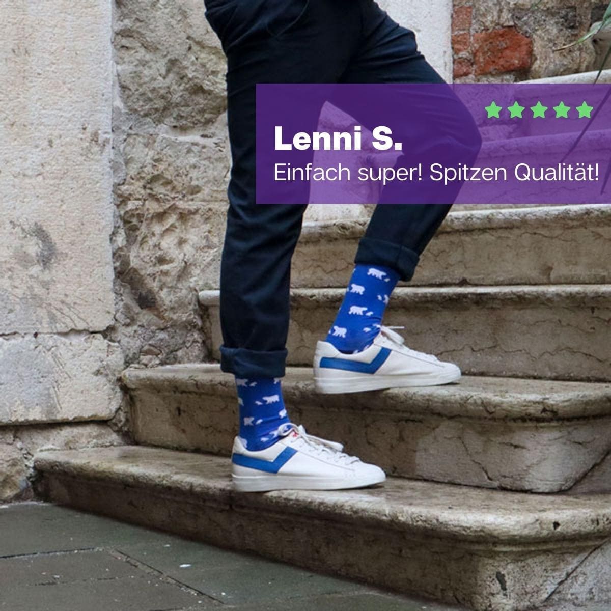 Eisbär Socken von PATRON SOCKS mit weißen Sneakern
