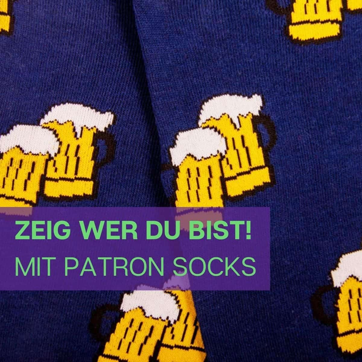 Nahaufnahme des coolen Designs der blau gelben Bier Socken von PATRON SOCKS