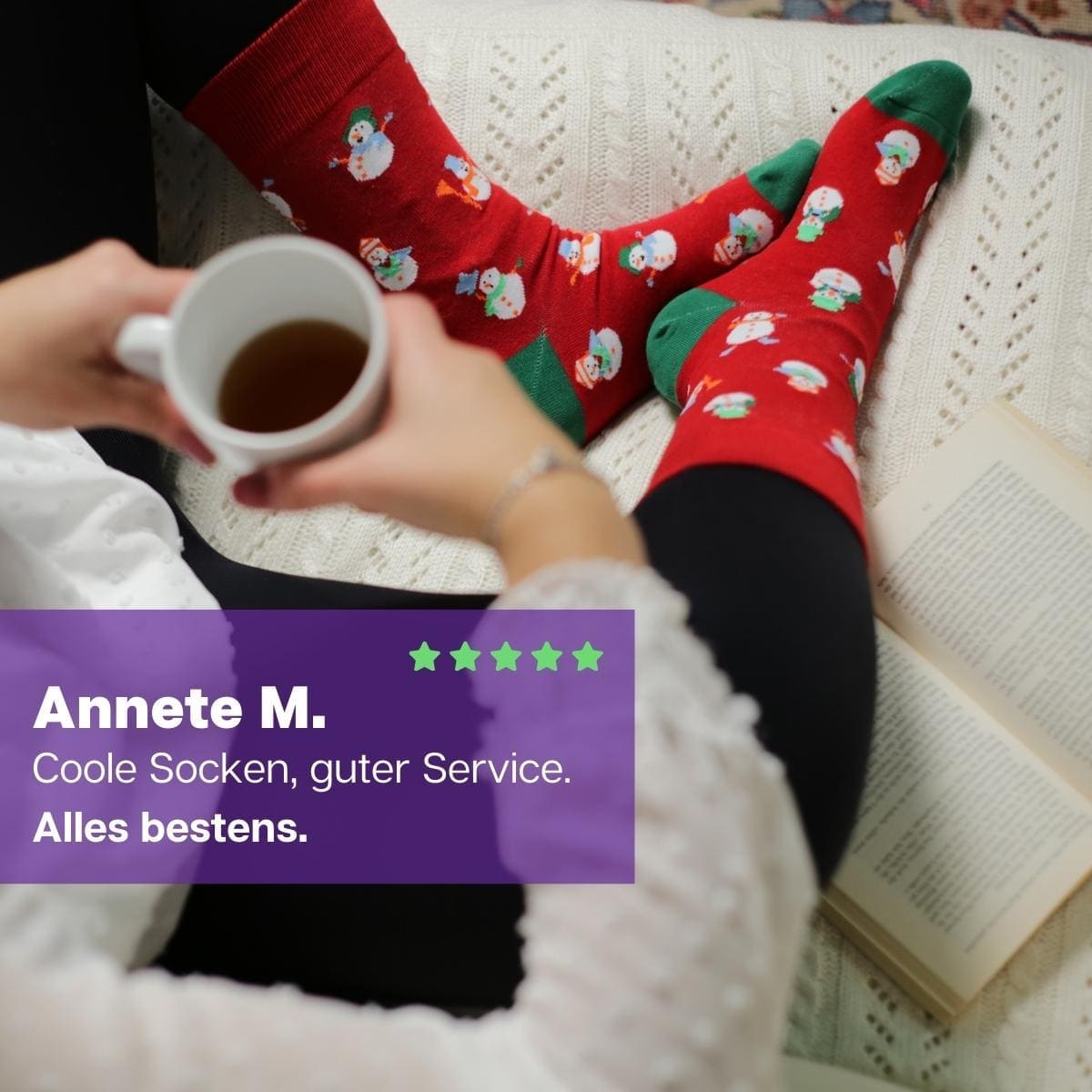 Schneemann Socken von PATRON SOCKS auf Decke