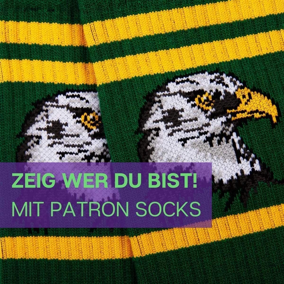 Nahaufnahme des komfortablen Designs der grünen Tennissocken mit Falken Motiv von PATRON SOCKS