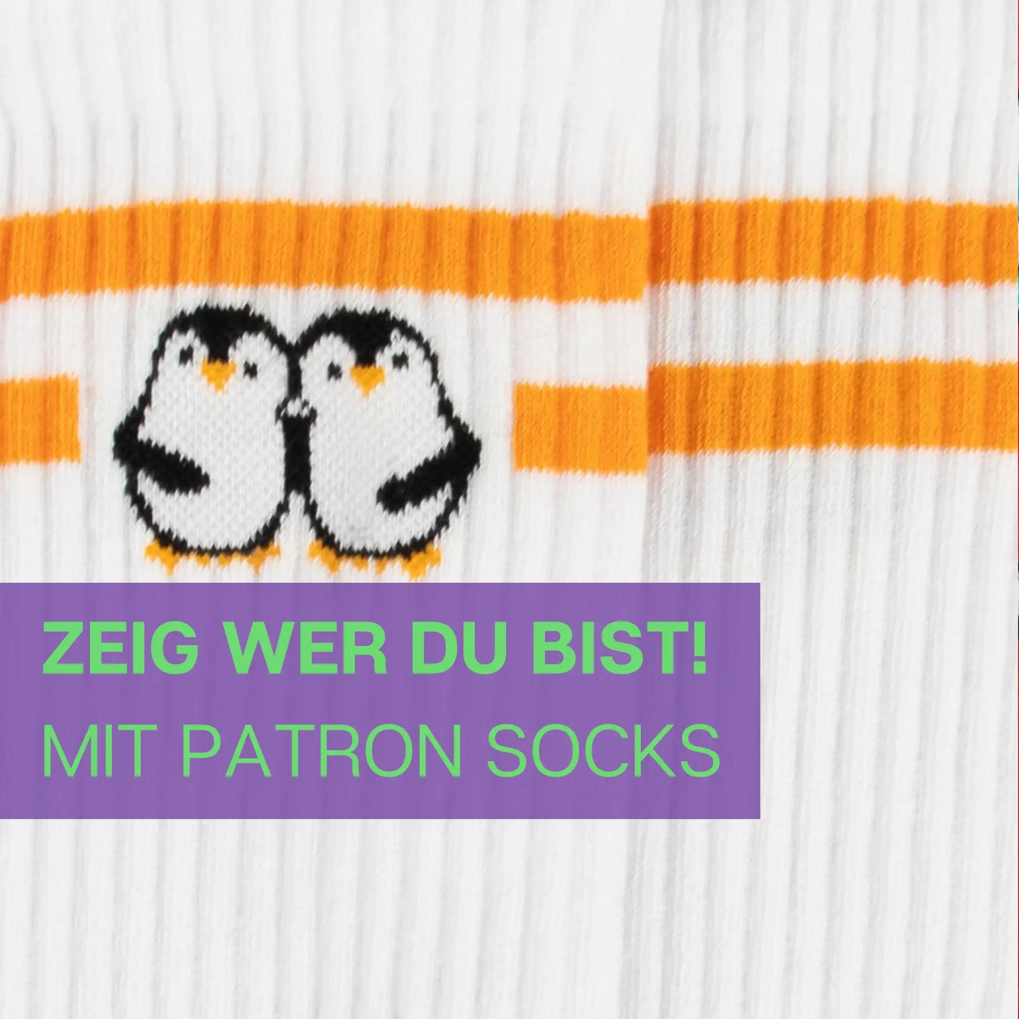 Nahaufnahme des bequemen Designs der weißen Tennissocken mit Pinguin Motiv von PATRON SOCKS