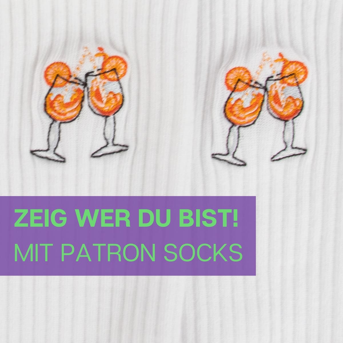 Nahaufnahme der Stickerei "Spritz" auf weißer Sportsocke von PATRON SOCKS
